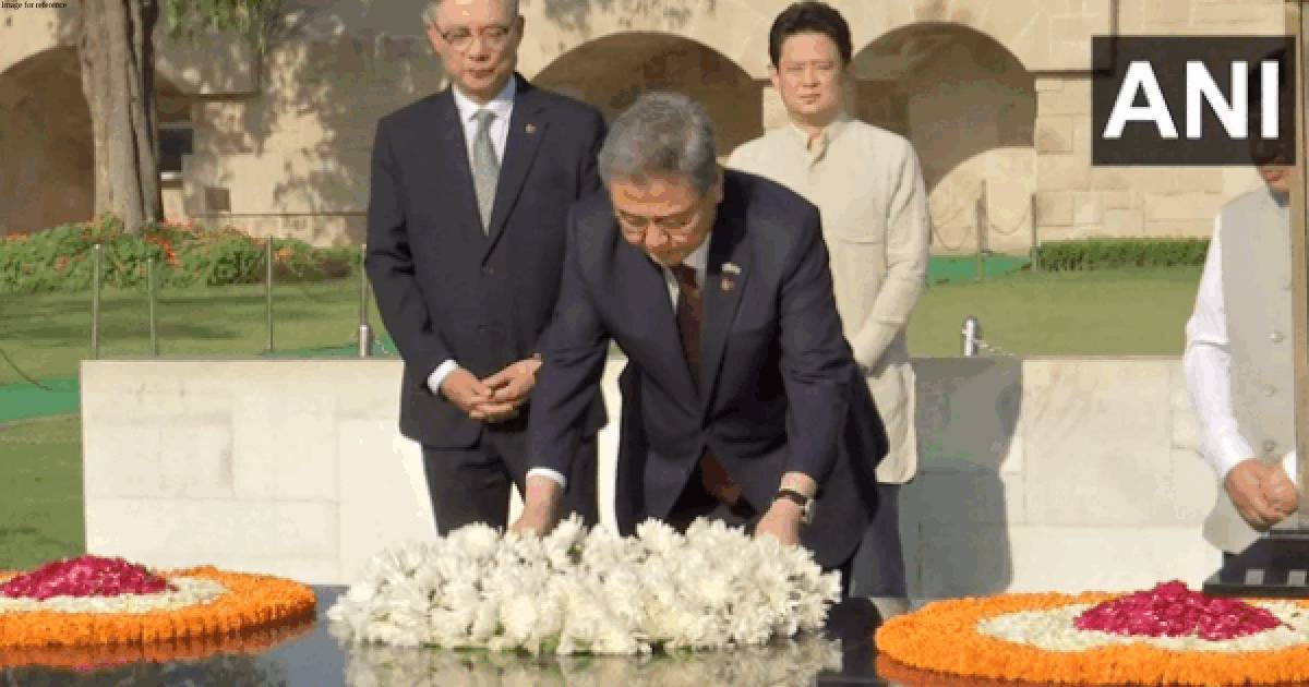 South Korea Foreign Minister Park visits Mahatma Gandhi memorial in Rajghat, pays tribute